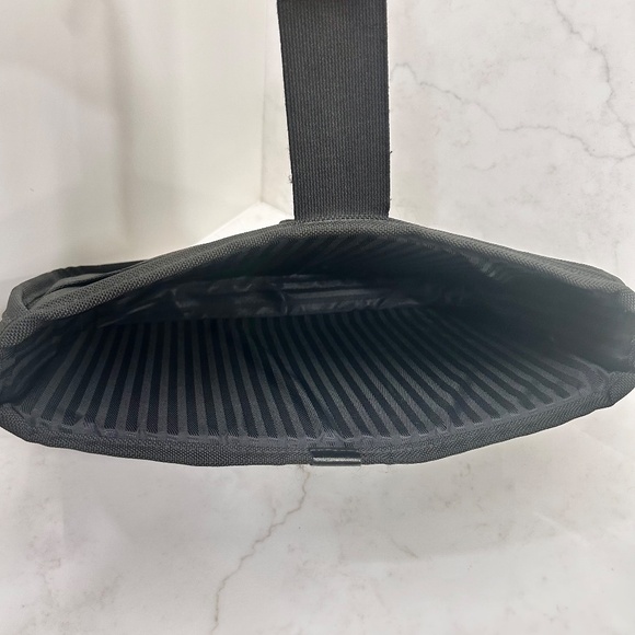 TUMI 280SD3 FTX Ballistic Nylon Large Laptop Cover 14" - Padded - Black - Picture 6 of 6